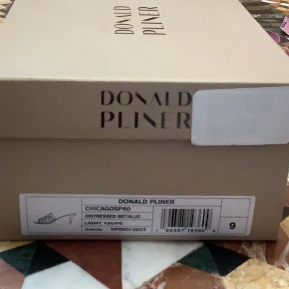 Get ready for spring with this Classic designer, Donald J Pliner - Picture 5 of 5